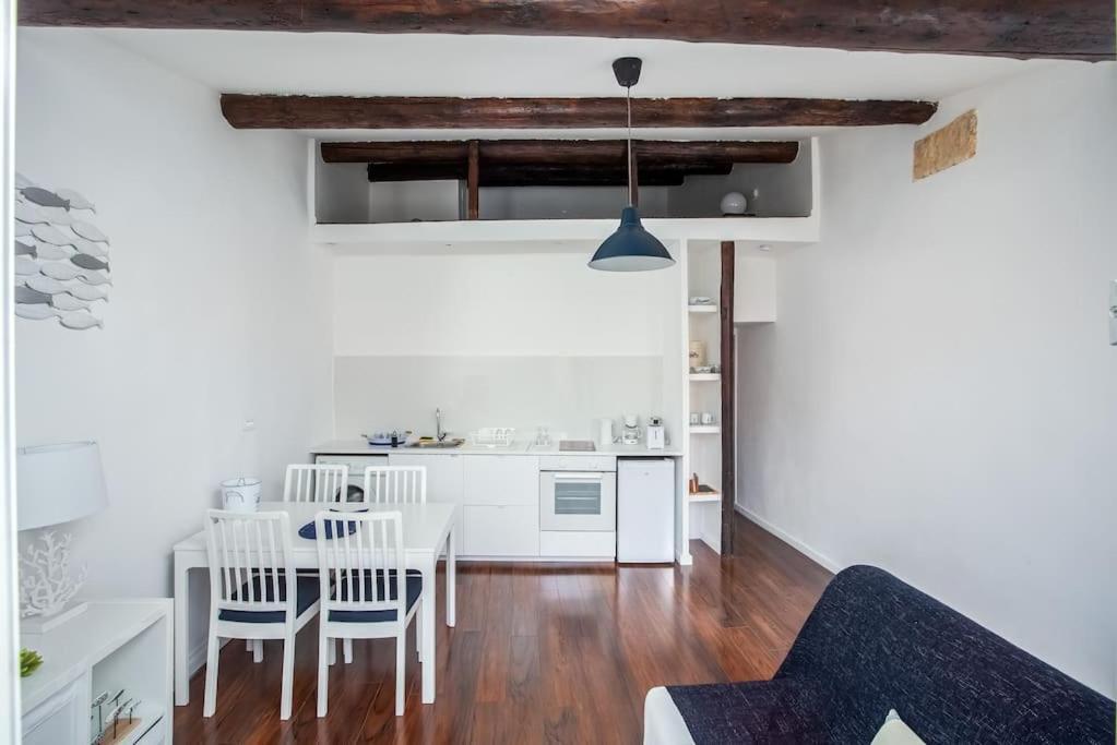 Au Coeur Du Panier Avec Terrasse 2 A 4 Personnes Climatisation