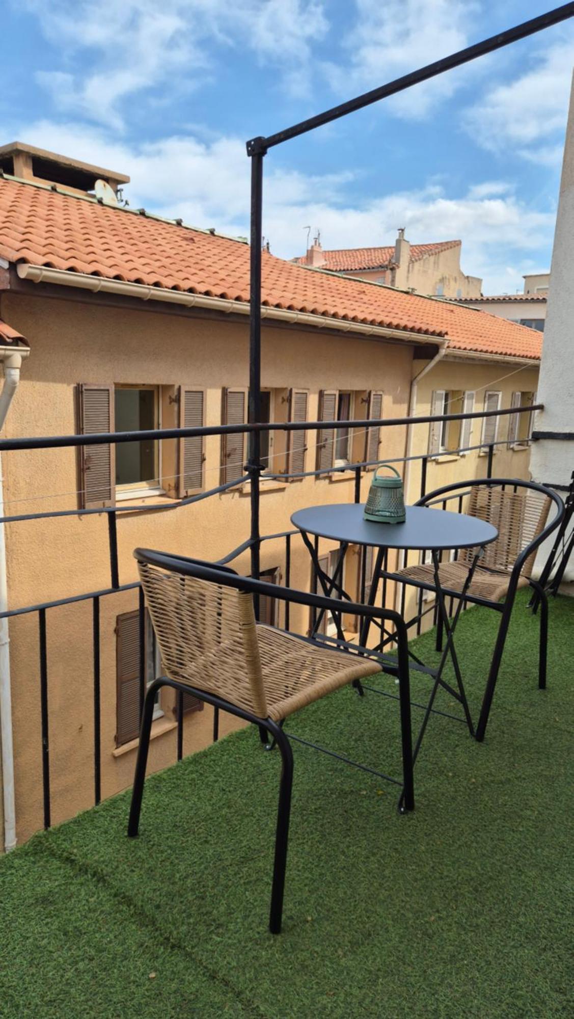 Appartement Au Coeur Du Panier Avec Terrasse 2 A 4 Personnes Climatisation